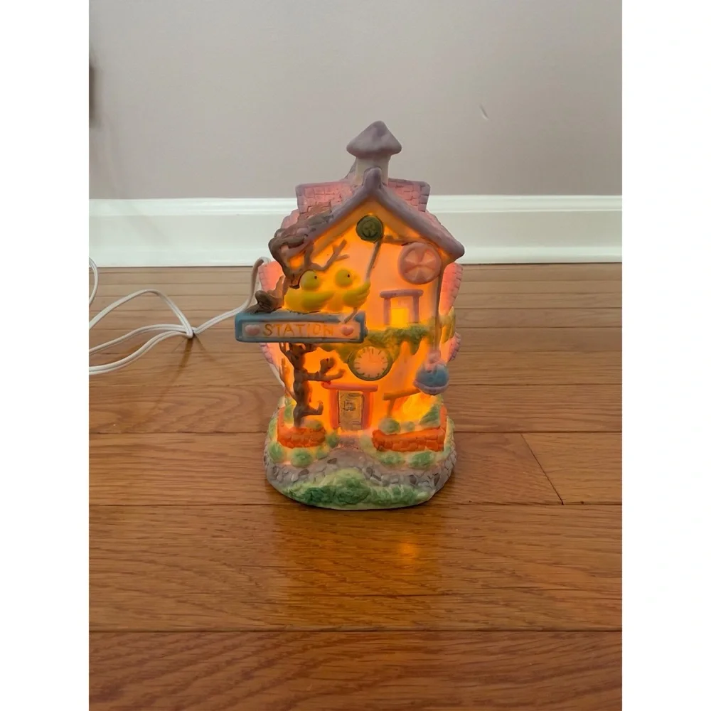 Beachwood Ltd. Vintage 1993 Hand Painted Porcelain Easter Lighted House - NIB